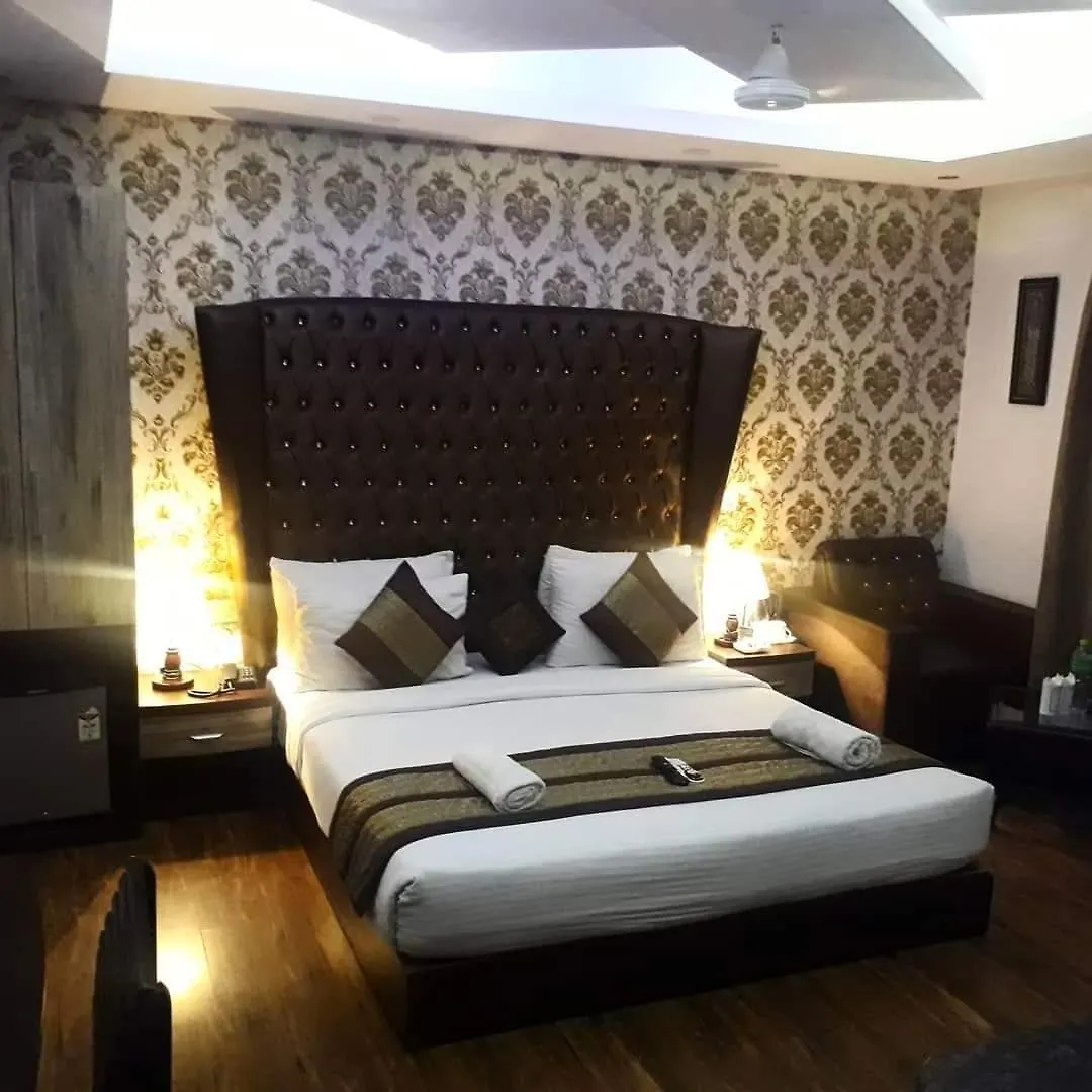 Hotel Waterfall Delhi