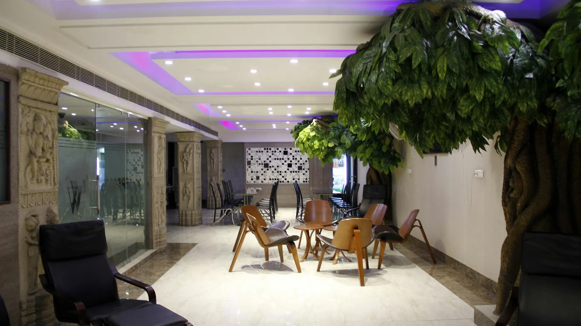 Hotel Waterfall Delhi