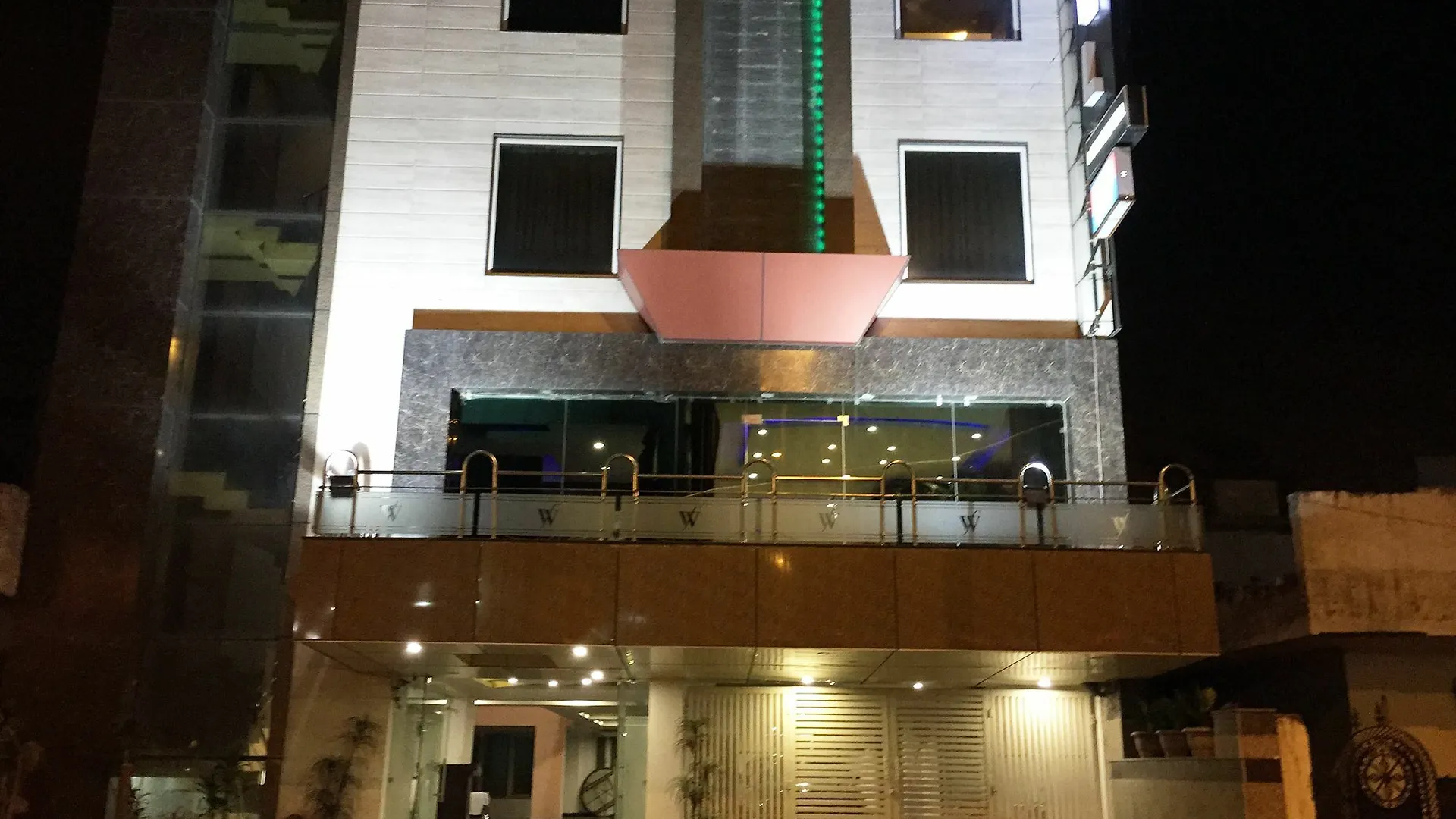 Hotel Waterfall Delhi