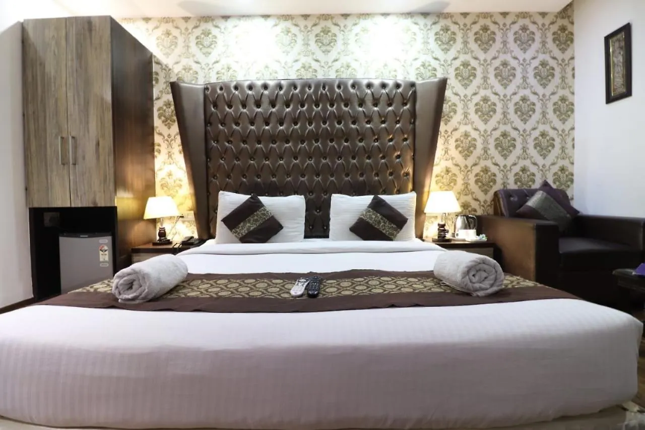 Hotel Waterfall Delhi